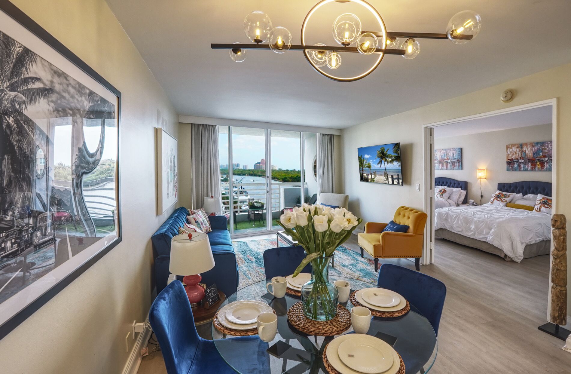 1 camera, una cassaforte in camera, una scrivania, ferro/asse da stiro