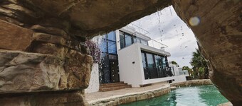 WELCS VILLA MODERNA 097 EMP con piscina