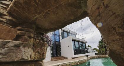 WELCS VILLA MODERNA 097 EMP con piscina