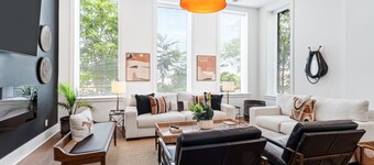 New! Stylish Bourbon 3 bed, 2 bath suite. Downtown, Bourbon Trail, Yum Center