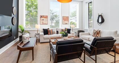 New! Stylish Bourbon 3 bed, 2 bath suite. Downtown, Bourbon Trail, Yum Center