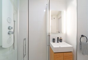 Shower, towels