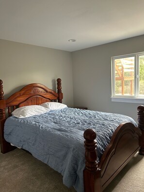 5 bedrooms, desk, iron/ironing board, free WiFi