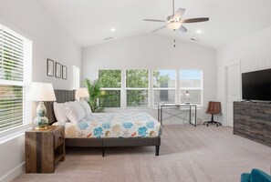 4 bedrooms, iron/ironing board, WiFi, bed sheets