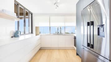 Superior Apartment, Ocean View | Private kitchen