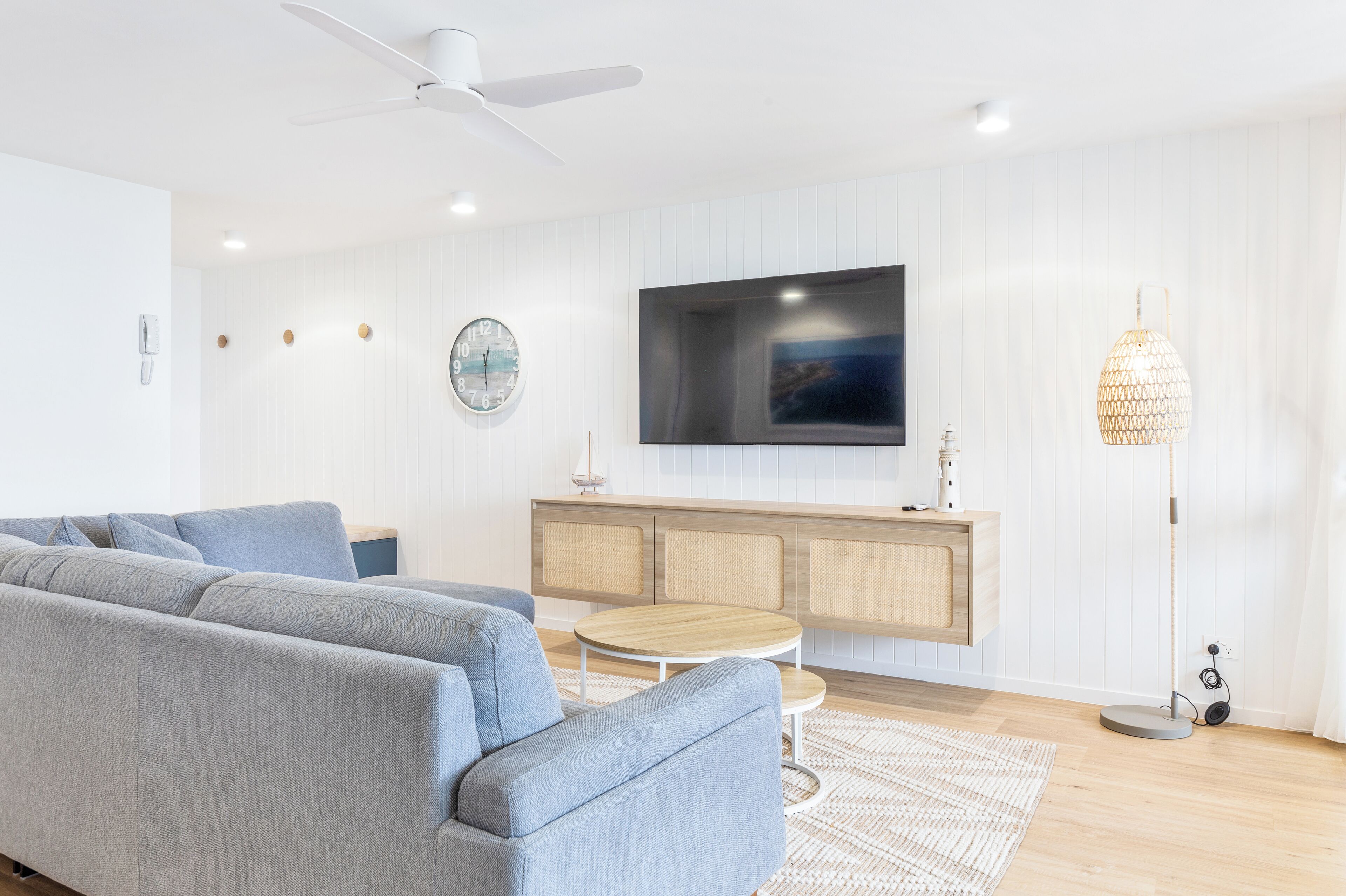 Superior Apartment, Ocean View | Living area