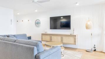 Superior Apartment, Ocean View | Living area