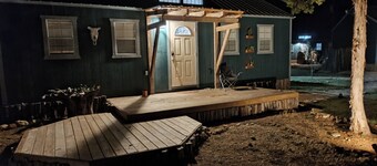 One bedroom cabin with an extra loft sleeping space minutes from the Frio River!