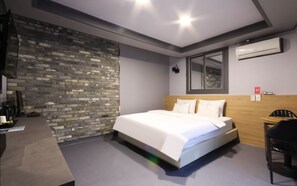 Ameublement personnalisé, bureau, Wi-Fi gratuit, draps fournis