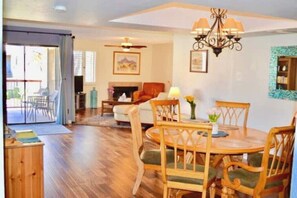 Dining - Perfect location - quiet, central Scottsdale condo (Scottsdale)