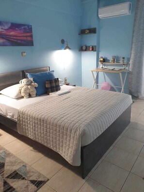 1 slaapkamer, een strijkplank/strijkijzer, wifi, beddengoed