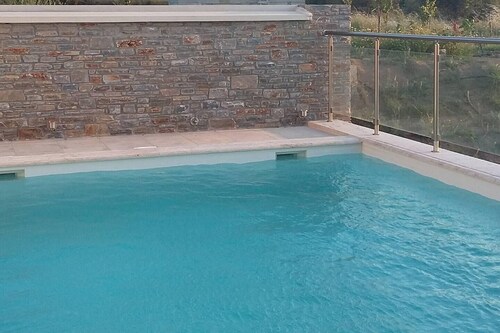 Luxury holiday home 4 bedroom villa in Paleokastro
