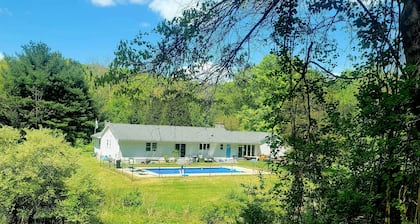 Secluded Mountaintop Retreat – Rustic Luxury & Panoramic Views at Freedom Farm