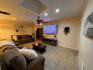 Smart TV, fireplace, stereo, computer monitors - Book your stay today for Aggie football games and events right here in BCS. (Bryan)