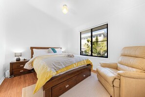 6 chambres, fer et planche à repasser, Wi-Fi, draps fournis