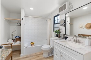 House, City View | Bathroom | Hair dryer, towels, soap, shampoo - Midtown Digs (Phoenix)