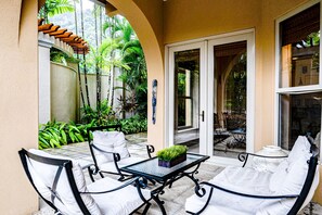 Terrace/patio - Tropical Oasis with Pool and access to a Beach club next door (Herradura)