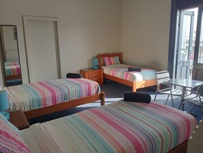 Basic Triple Room, Non Smoking | Free WiFi, bed sheets - Australia Hotel Fremantle (Fremantle)