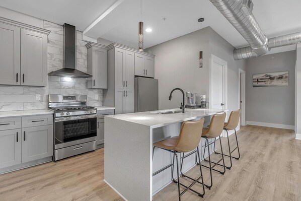 Fridge, microwave, oven, stovetop