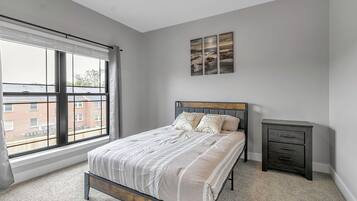 3 bedrooms, desk, iron/ironing board, free WiFi