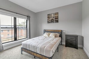 3 chambres, bureau, fer et planche à repasser, accès au Wi-Fi (inclus)