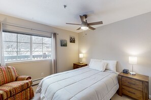 2 bedrooms, internet, bed sheets - Wonderful Long Term Rental, Steps to Riverfront Gondola and Beaver Creek Shuttle (Avon)