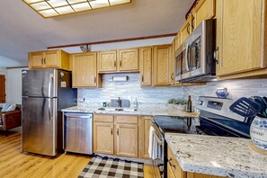 Refrigerador, microondas, horno, placa de cocina