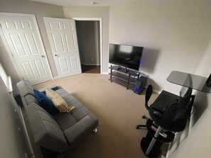 TV connectée, cheminée, jeux vidéo, espaces bureaux