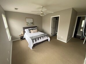 3 bedrooms, desk, WiFi, bed sheets - Modern home in Tuscaloosa 4.5mi from Bryant Denny with many amenities. (Tuscaloosa)