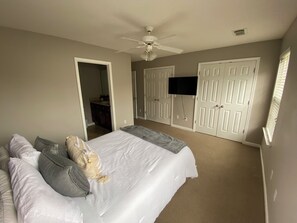3 habitaciones, escritorio, wifi y ropa de cama 
