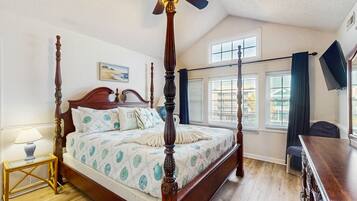 3 عدّة غرف نوم وخدمة الإنترنت وملاءات أسرّة