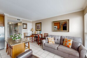 TV - Cozy condo with shared pool, private balcony & great location (Galveston)