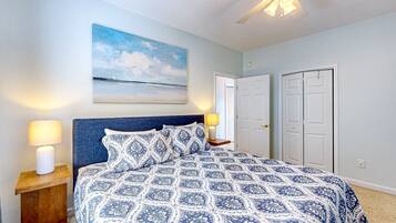 5 عدّة غرف نوم ومكواة/لوح كي وخدمة الإنترنت وملاءات أسرّة