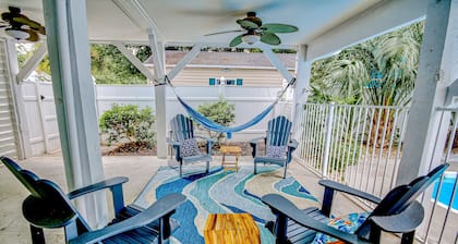 Spacious house with private pool, W/D, central A/C, close to beach