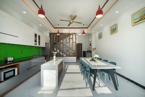 ซิตี้วิลล่า, ห้องครัว, วิวเมือง | ครัวส่วนกลาง | กาต้มน้ำไฟฟ้า