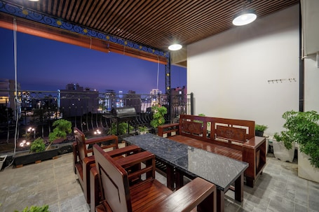 City Villa, Kitchen, City View | Terrace/patio