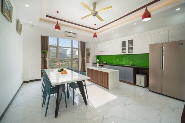 City Villa, Kitchen, City View | Shared kitchen | Electric kettle