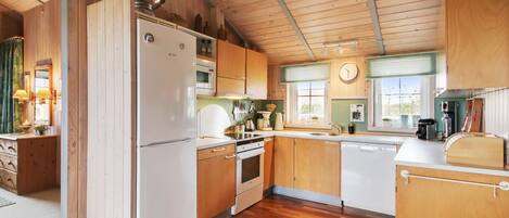 Kühlschrank, Mikrowelle, Ofen, Geschirrspüler