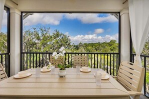 Dining - Beautifully furnished condo on Jekyll Riverfront! (Jekyll Island)
