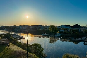 Marina - Waterfront condo w/private balcony, shared pool, hot tub & A/C (Little River)