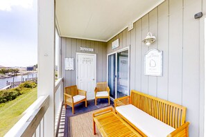 Property grounds - Waterfront condo w/private balcony, shared pool, hot tub & A/C (Little River)