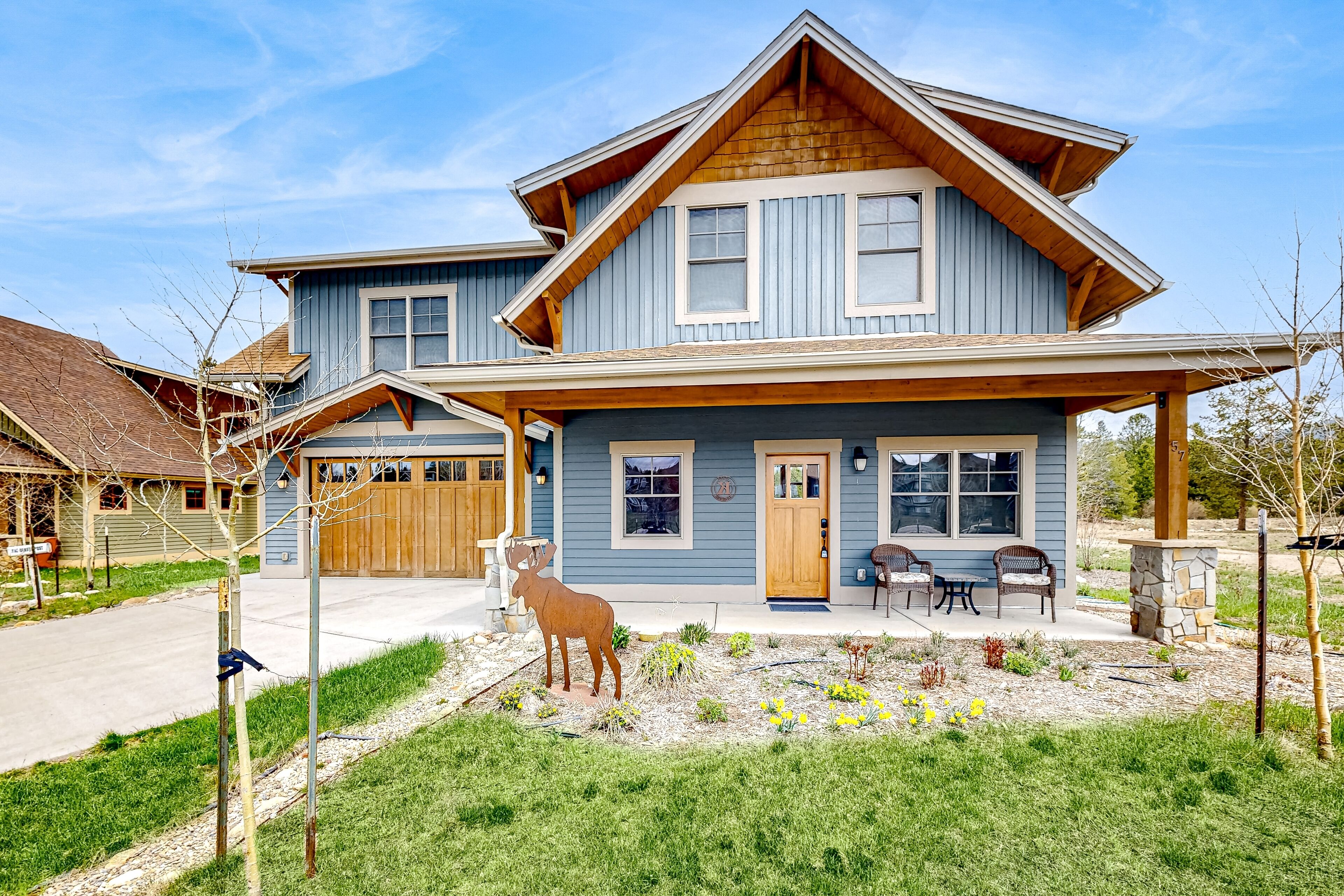 Retreat with private hot tub, firepit, W/D and shuffleboard