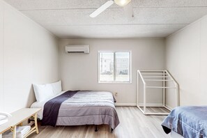 1 chambre, fer et planche à repasser, accès Internet, draps fournis