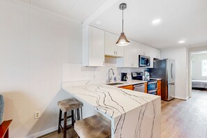 Réfrigérateur, four, plaque de cuisson, lave-vaisselle