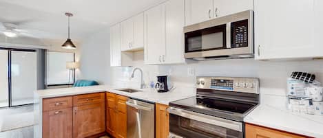 Fridge, oven, stovetop, dishwasher