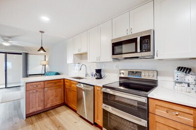 Cozy 1-bedroom condo steps from the beach, perfect for a seaside retreat