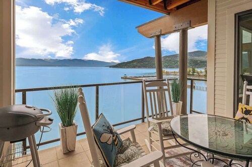 Seasons Waterfront | Pool, Marina, Hot Tub, Spa