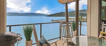Seasons Waterfront | Pool, Marina, Hot Tub, Spa