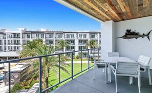 Outdoor dining - The Pointe 333 (Inlet Beach)