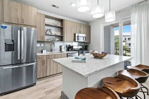 Fridge, microwave, oven, stovetop - The Pointe 333 (Inlet Beach)